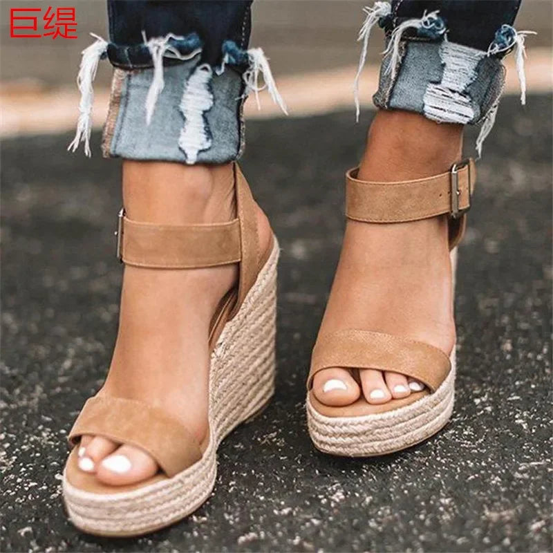 WW | Schicke Peep Toe Wedge Sandalen