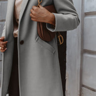 Wollmantel mit Revers und Knopf