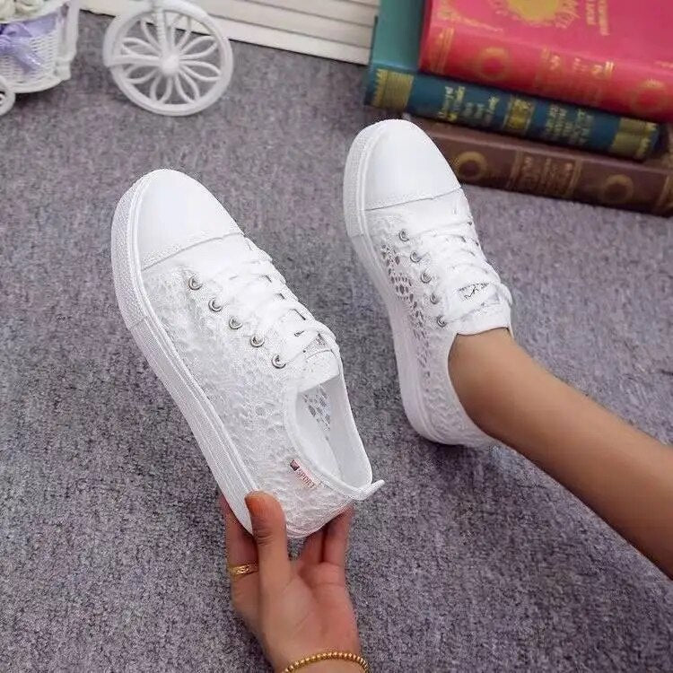 WW - Eleganz zu den lässigen Sneaker-Schuhen | Sneakers mit Schnürverschluss