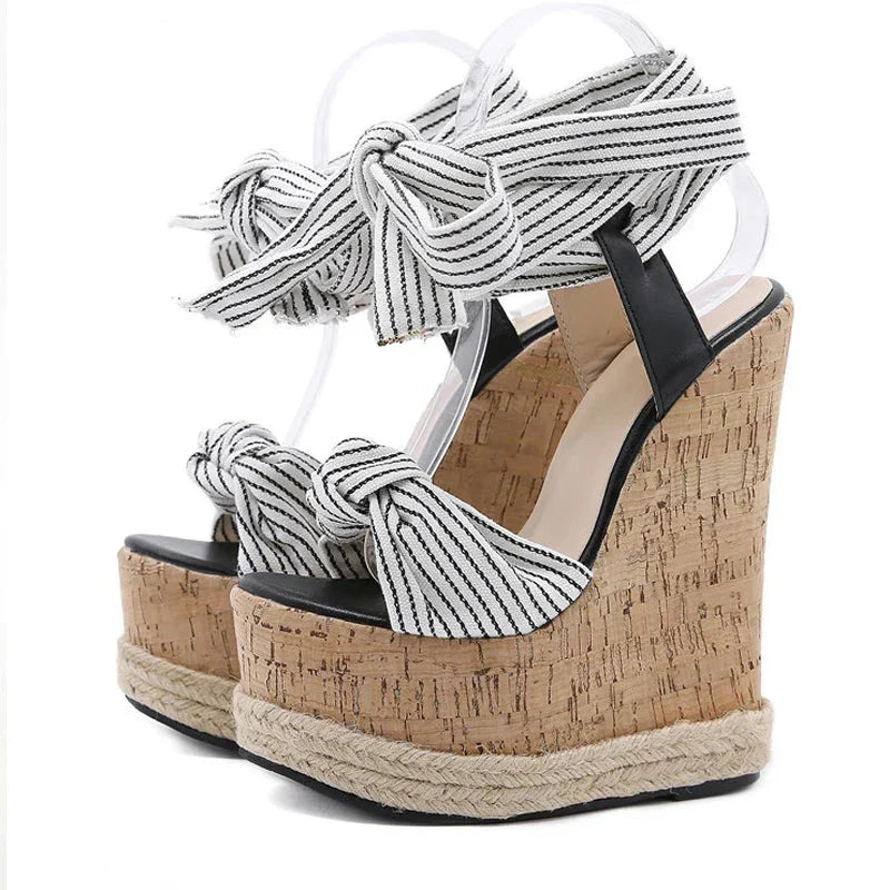 W&W Mode | Verwickelte Lügen Pumpe Sandalen
