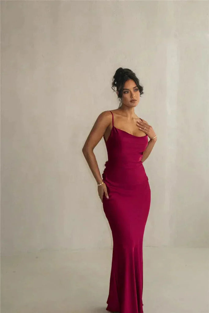 WW | Elegantes Rückenfreies Satin Maxikleid Mit Blumenapplikationen