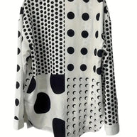 WW | weiße Bluse mit Punkten und geometrischen Mustern