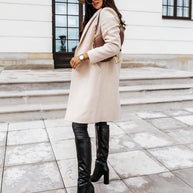 Wollmantel mit Revers und Knopf