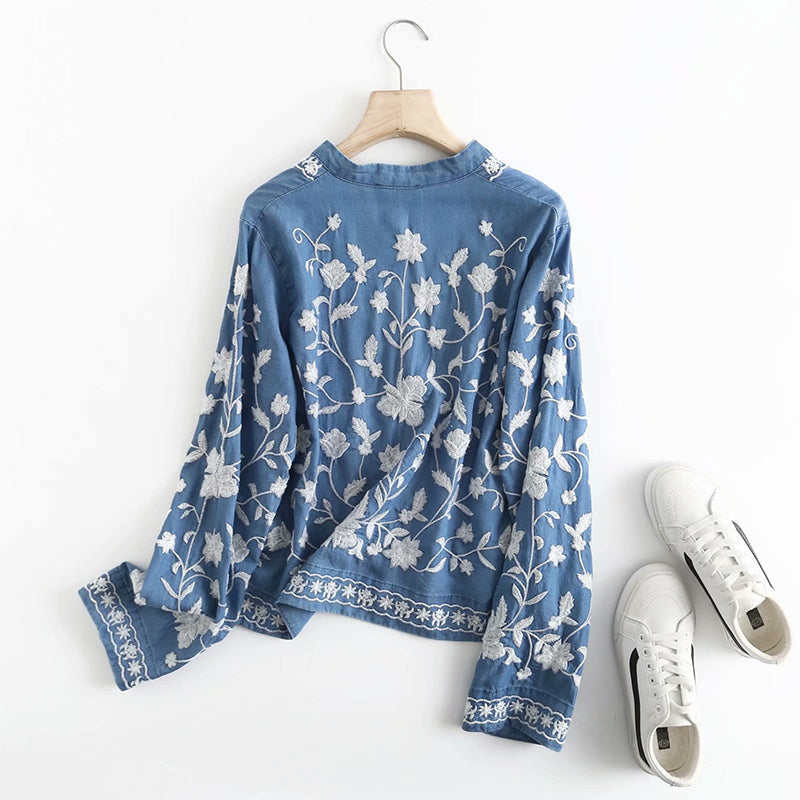 WW | Bestickte Blumenbluse mit Knopfleiste