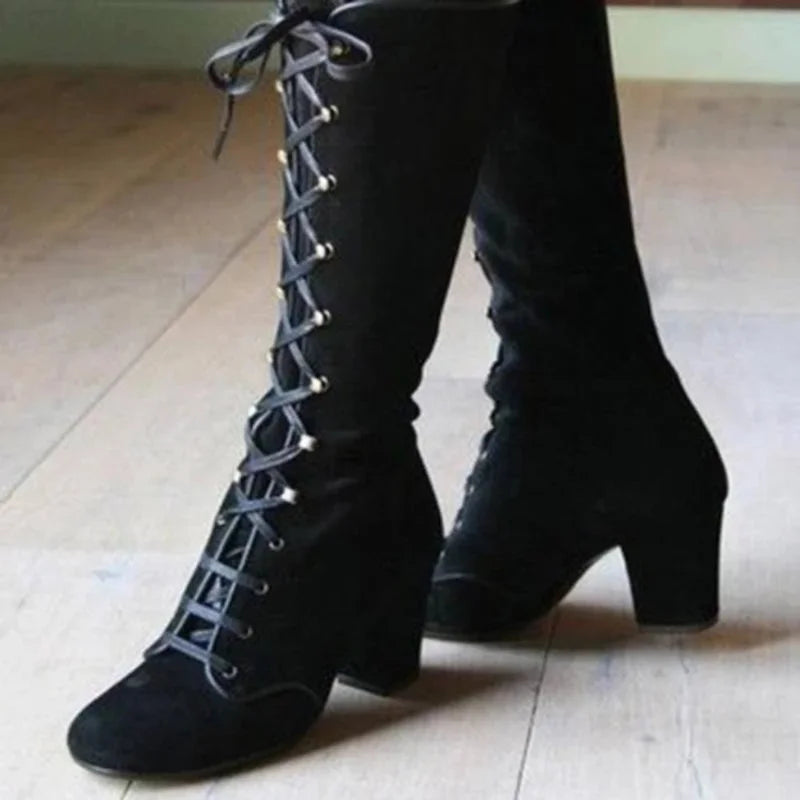 WW | Elegante Knielange Schnürstiefel mit Blockabsatz