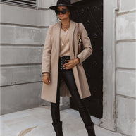 Wollmantel mit Revers und Knopf