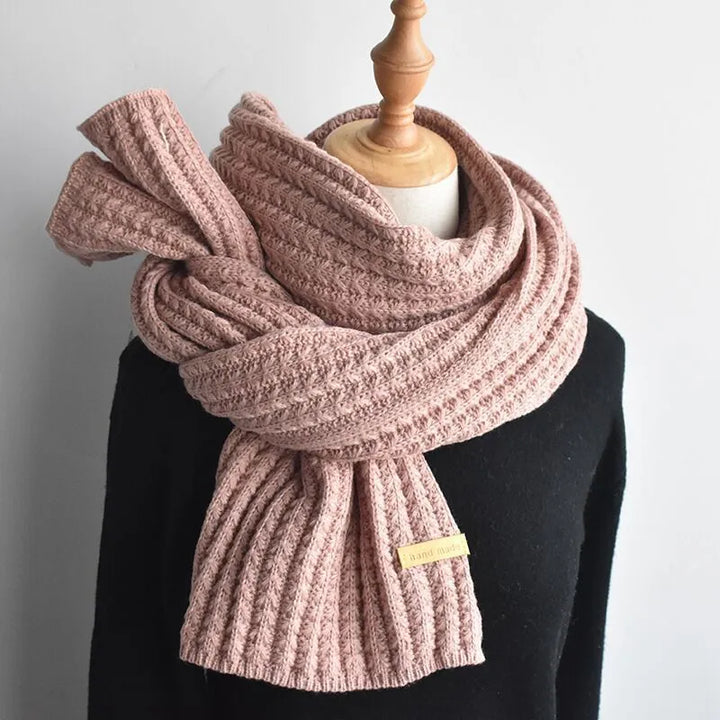 Strickschal aus Wolle mit dicker Struktur und großzügiger Länge