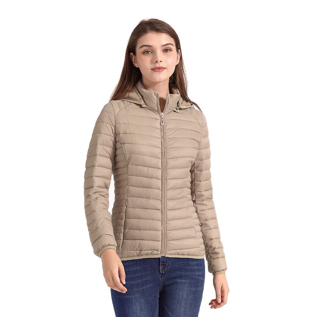 W&W Mode trifft Komfort: Die FrostGuard Winterjacke mit Kapuze