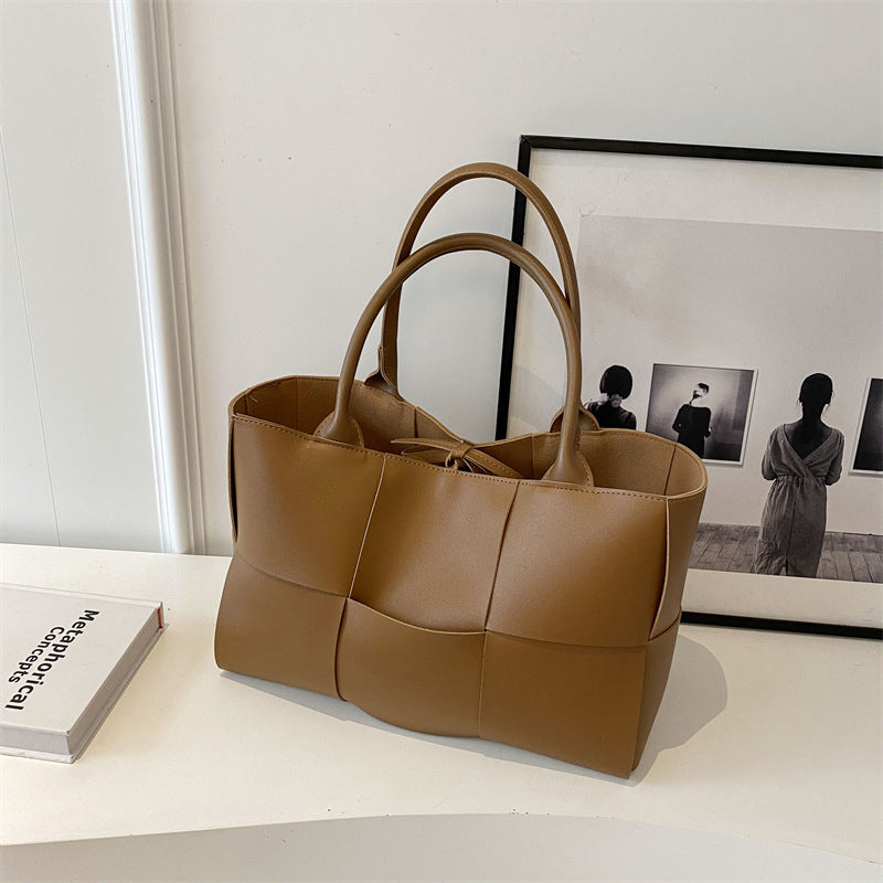 WW | Gewebte Lederhandtasche Mit Modernem Design