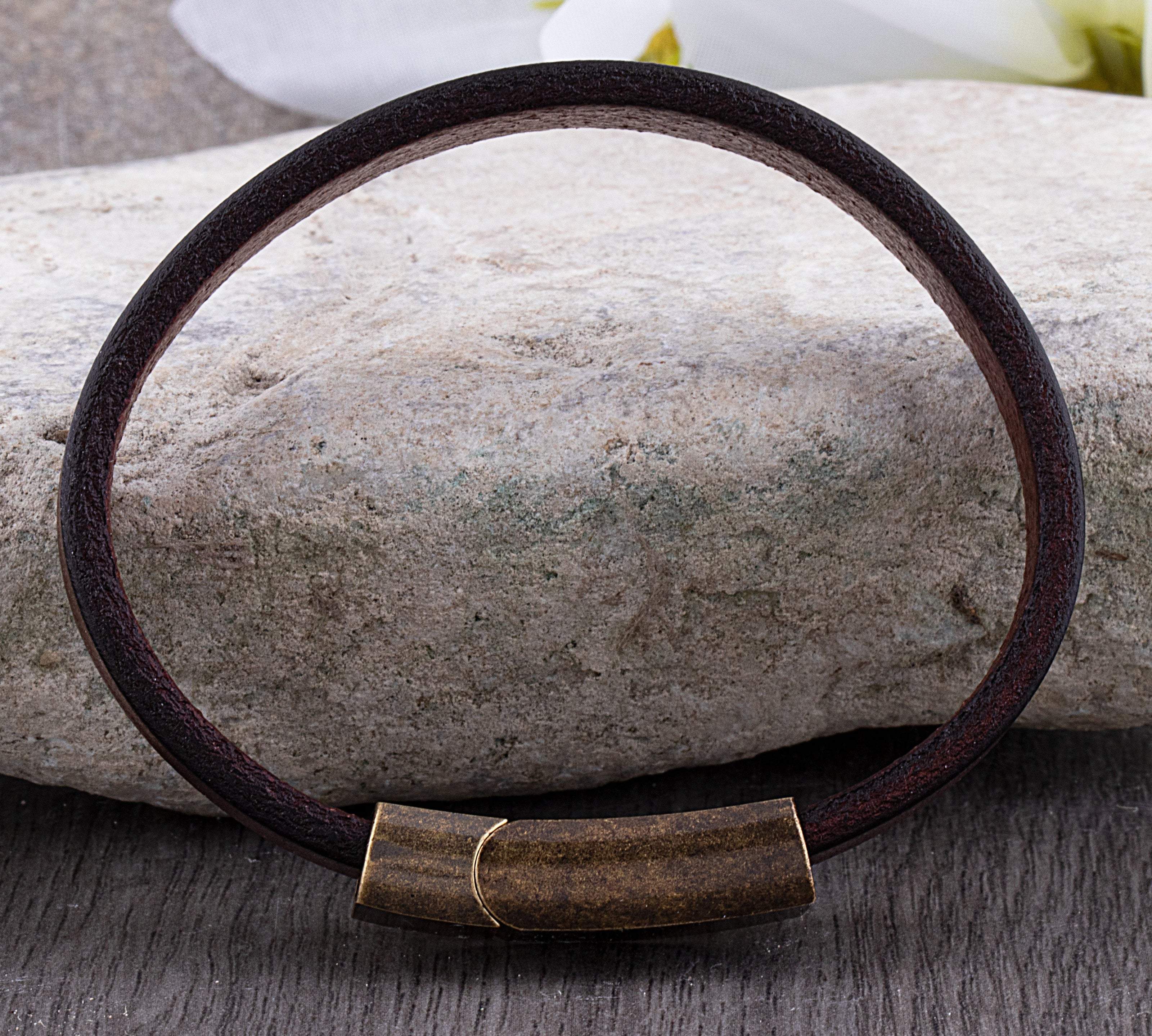 WW | Robuste Lederarmband mit Messingschließe