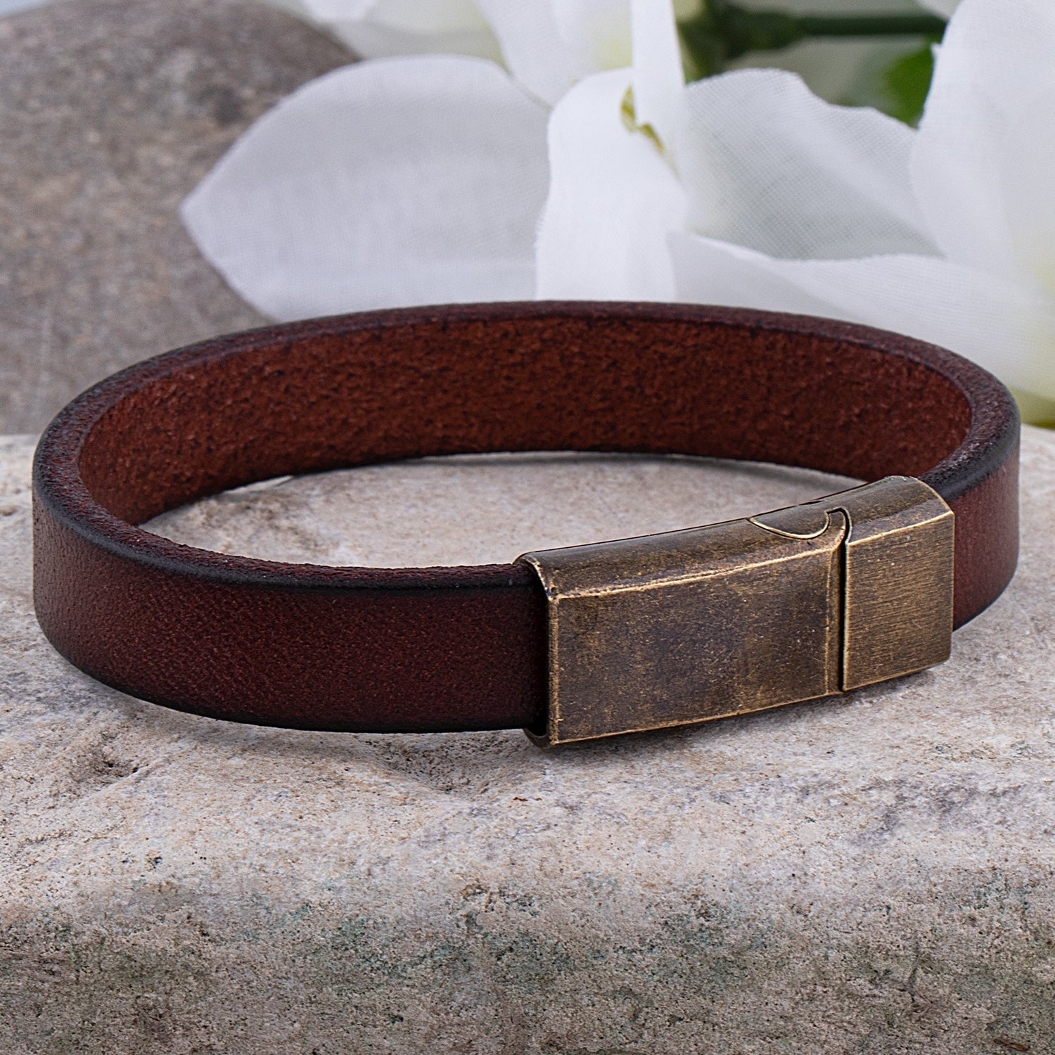 WW | Robuste Lederarmband mit Messingschließe