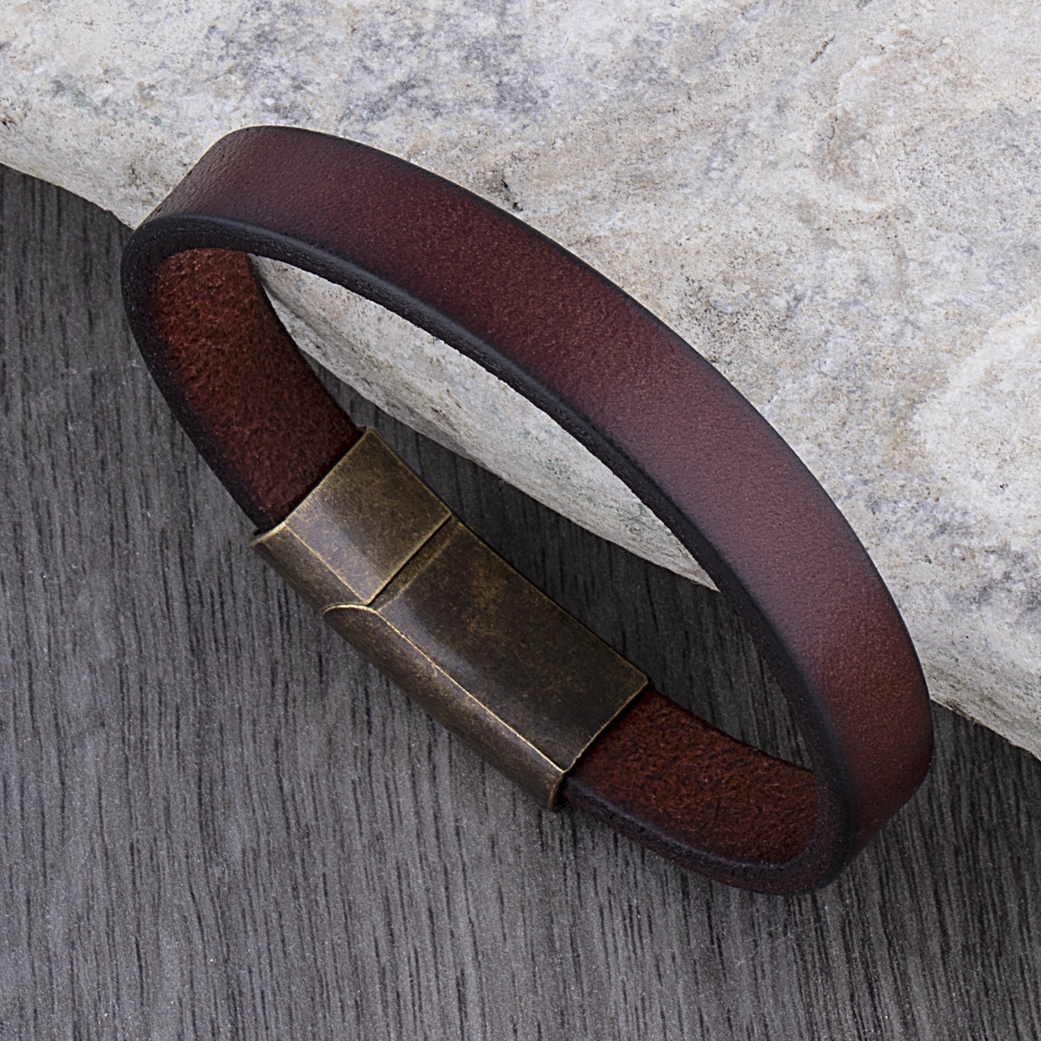 WW | Robuste Lederarmband mit Messingschließe