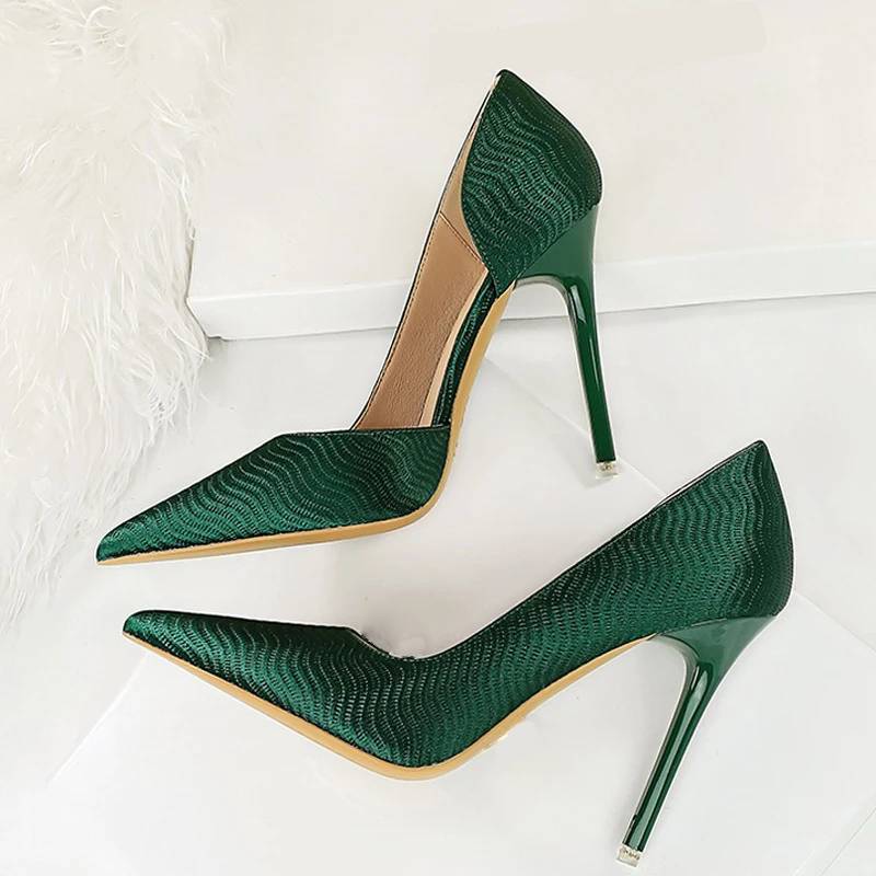 WW | Looking At The Moon Stiletto