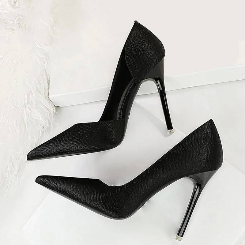 WW | Looking At The Moon Stiletto
