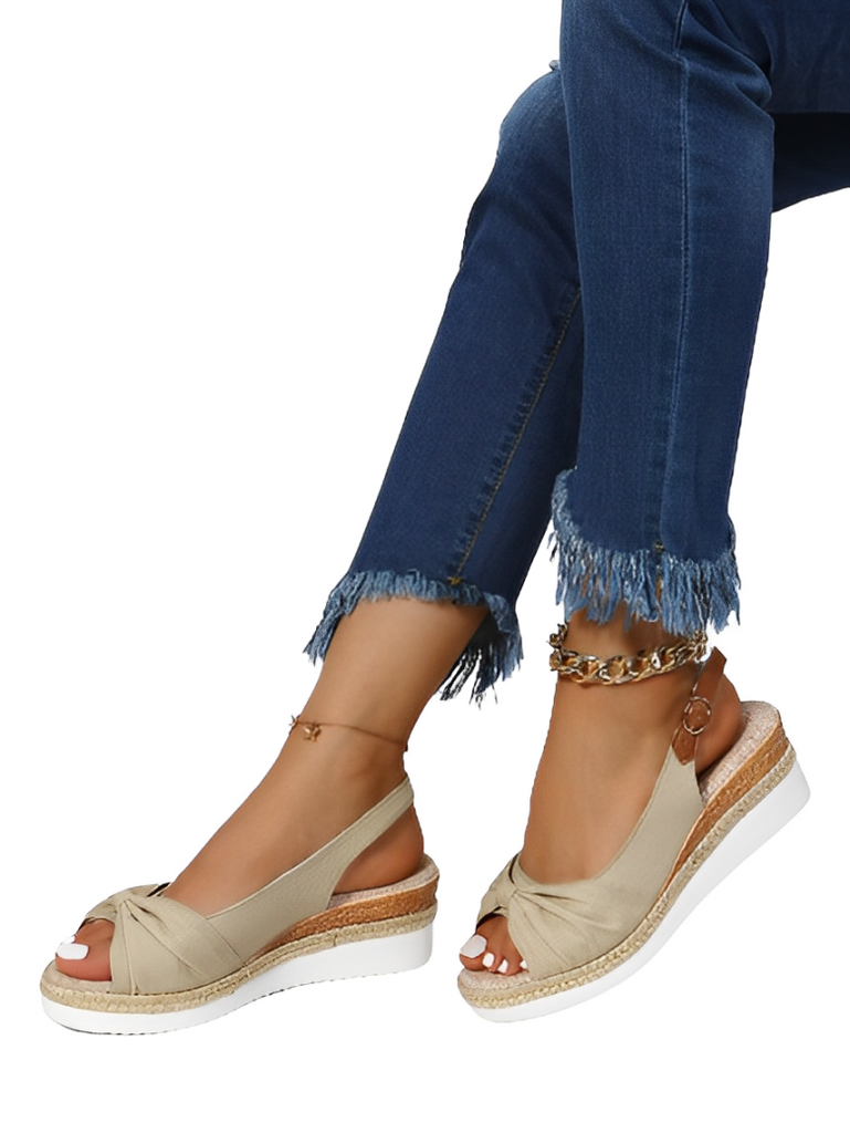 WW | Keilsandaletten mit Peep-Toe und Schnalle