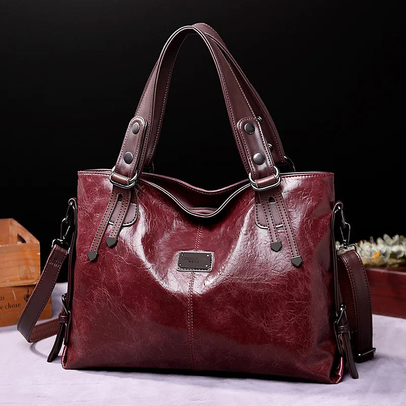 WW | Taschen aus Geschmeidigem Leder mit Zwei Riemen und Eleganten Details