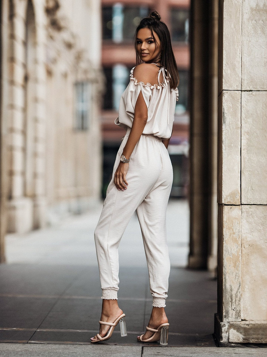 W&W Mode | Weißer Jumpsuit Mit Offenen Schultern