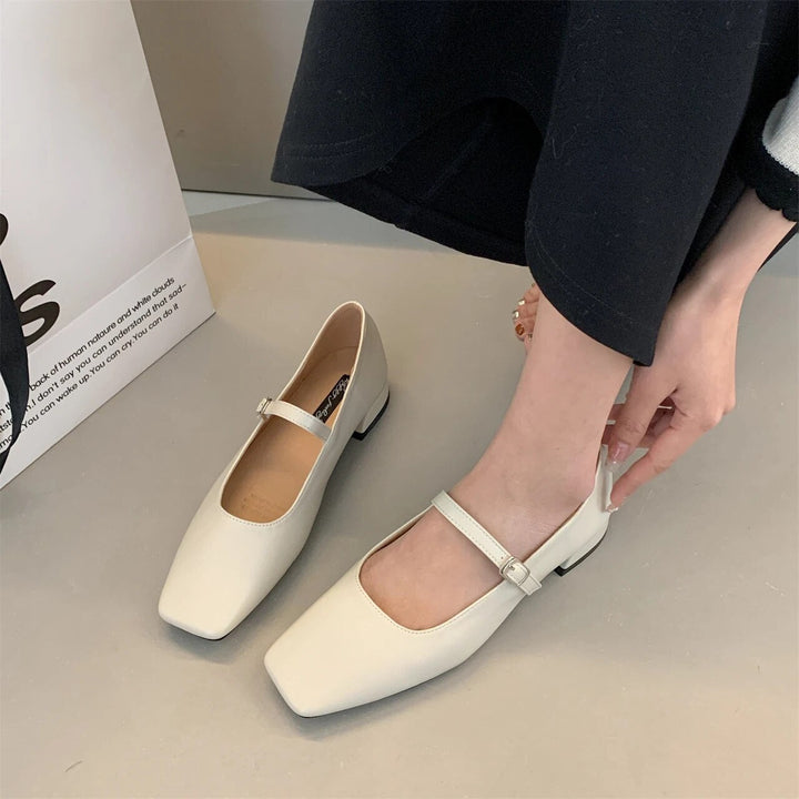 Damen-Ballerinas mit quadratischer Zehenpartie und Schnallenriemen