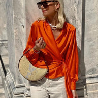 WW | Satin Orange Long Sleeve V-neck Shirt Für Damen in Rot Orange