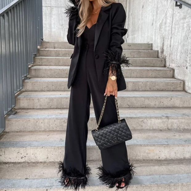 WW | Damenanzug mit Federn - Für einen einzigartigen und raffinierten Look
