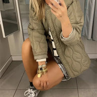 Oversize gesteppte Jacke mit Druckknöpfen