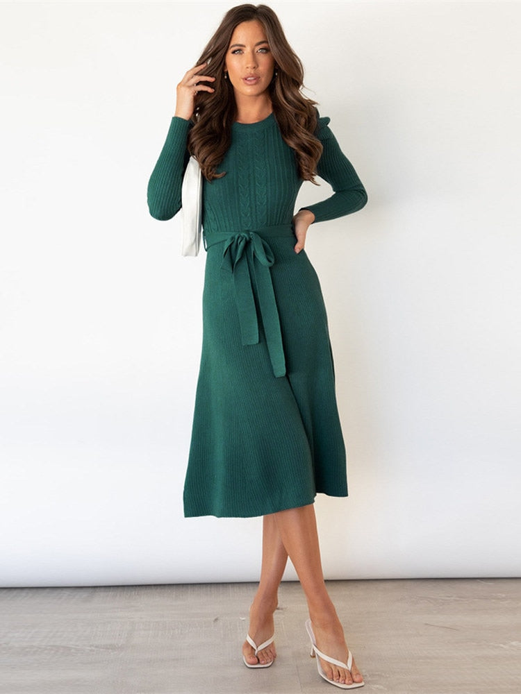 WW - Gestricktes Midikleid mit Rundhalsausschnitt
