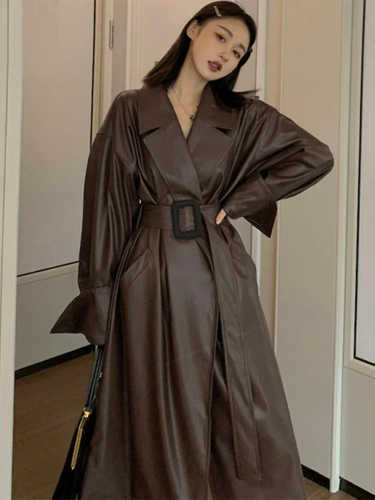 WW | Lautaro Lang Übergrößen Leder Trenchcoat für Frauen Lange Ärmel Revers Lose Passform Herbst Stilvolles Schwarzes Damenbekleidung Streetwear