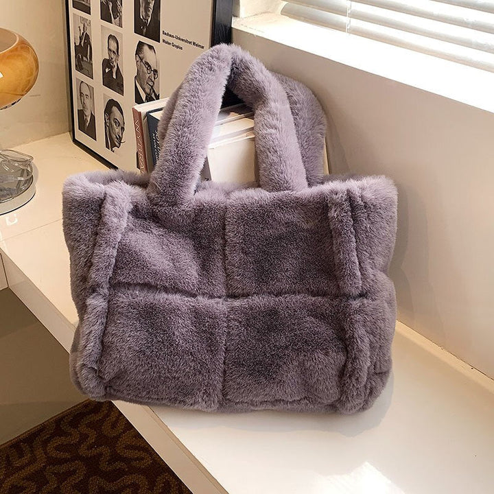 W&W Mode | Pipe Plush Handtasche - Eine bequeme und winterliche Damenhandtasche