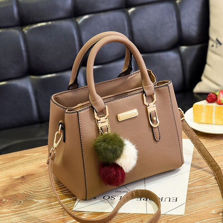 W&W Mode Damen-Tasche | Lederhandtasche mit 3 weichen Plüschbällen