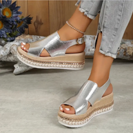 Elegante und Stilvolle Sandalen mit Plateausohle