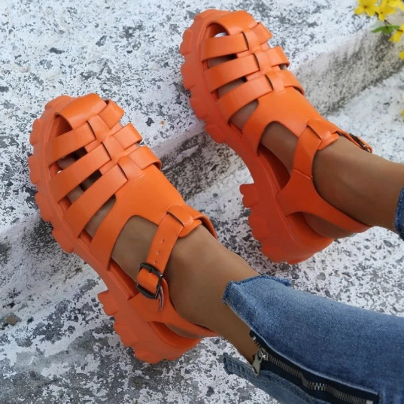 W&W - Feste Plattform mit geschlossener Zehenpartie