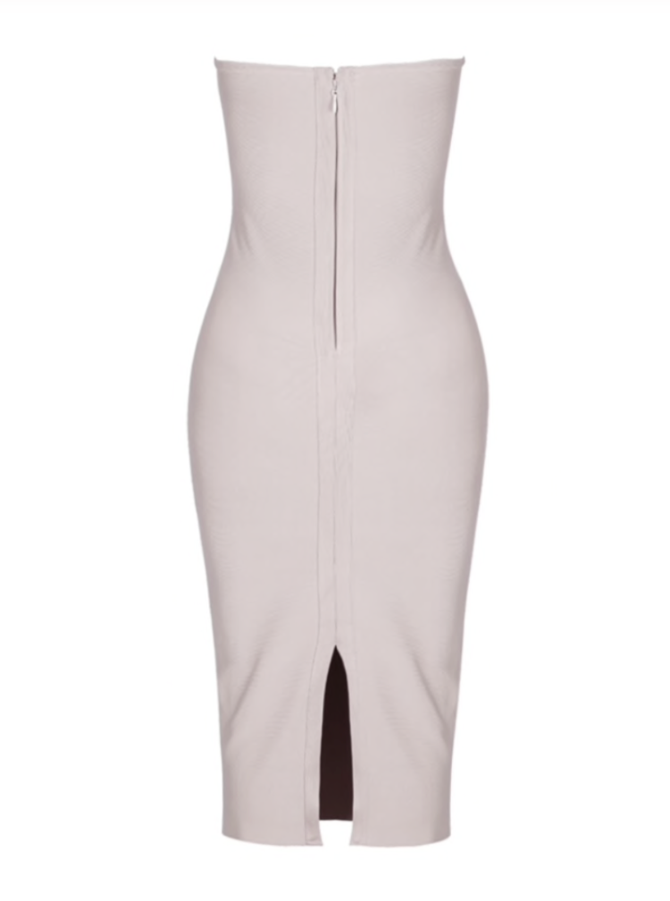 Trägerloses, figurbetontes Bandagekleid mit Fransen und Quasten