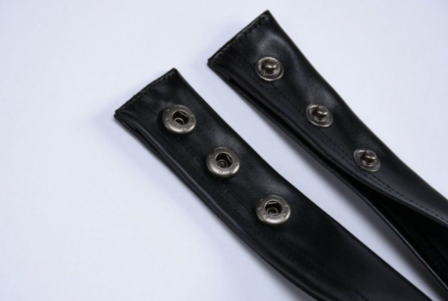 Mini aus Leder mit Neckholder und offenem Rücken