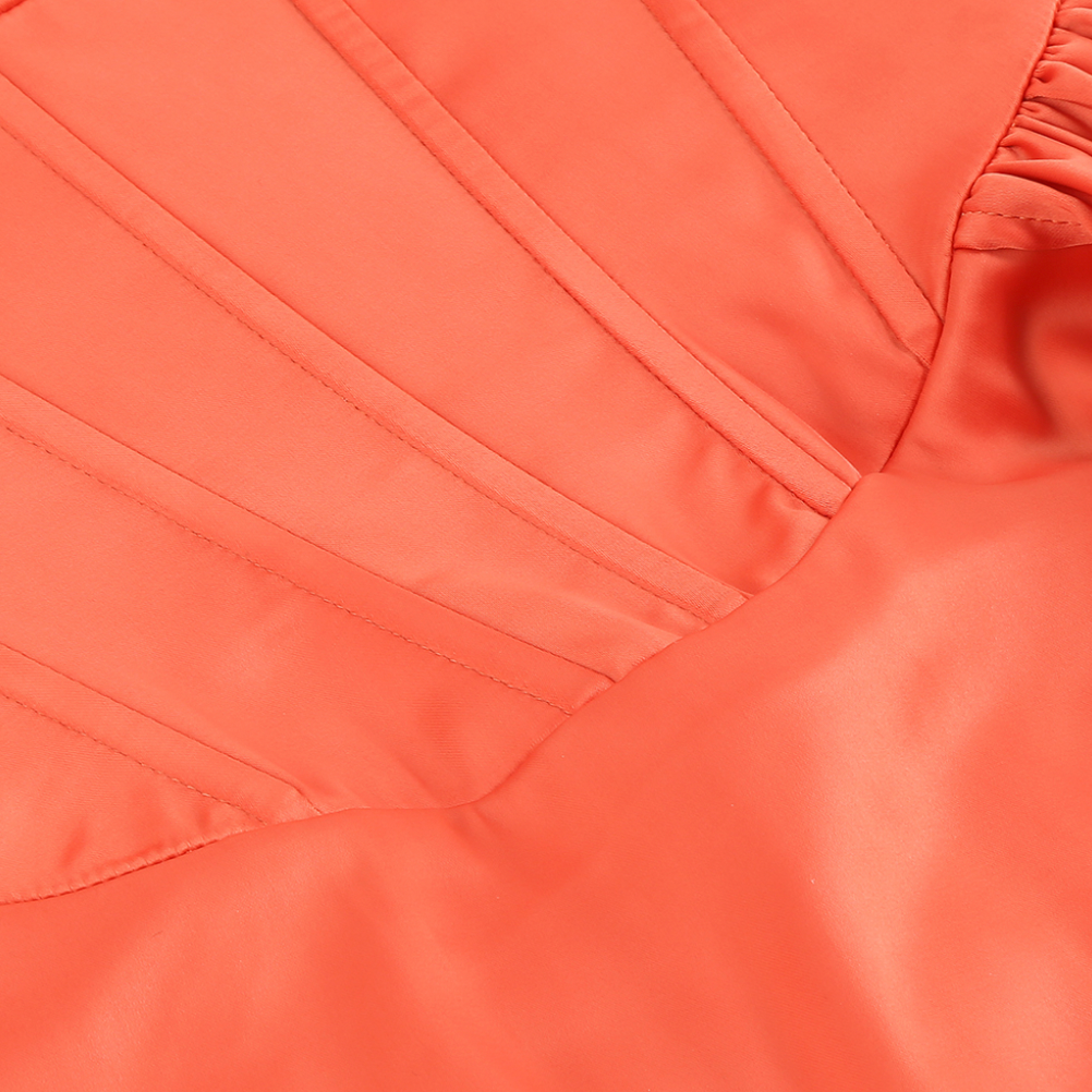 Satin-Minikleid mit seitlicher Schleppe