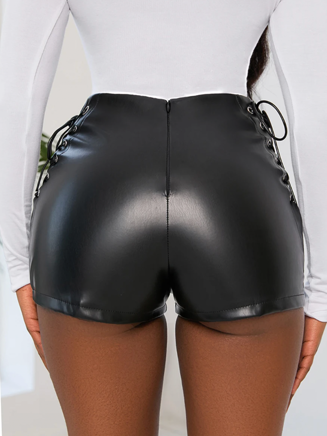 W&W Mode | Leder Shorts mit Schnalle