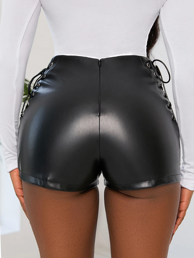 WW | Leder Shorts mit Schnalle