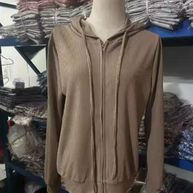 Damen Kapuzenpullover mit strukturierter Rippoptik und praktischen Knöpfen WW