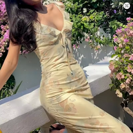 Damen Maxikleid mit zartem Blumenmuster und femininem Rüschendesign WW