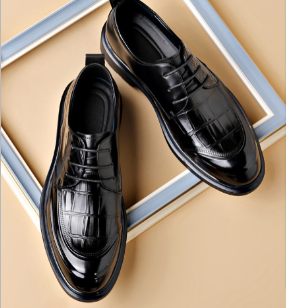 W&W Mode | Schwarze Loafer Mit Quasten Und Mustersdesign