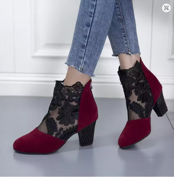 WW - Sandalen mit Spitzenblumen