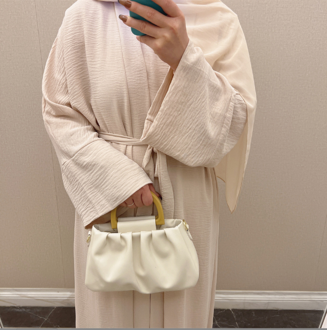 Damen Satin-Maxikleid mit Gürtel und passendem Schal
