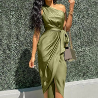 WW | One Shoulder Midi Kleid Asymmetrische Passform Taillenknoten Detail Eleganter Drapierter Rock