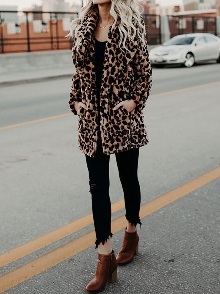 WW - Damen Leoprint Kunstpelzjacke für einen mutigen, stilvollen Look
