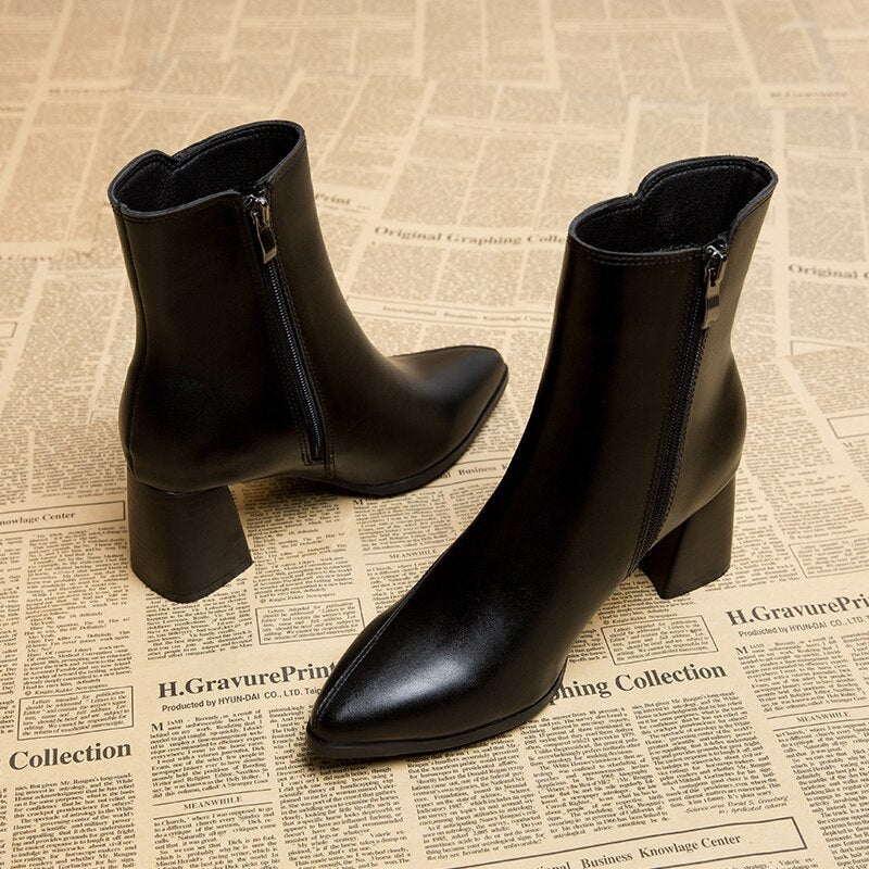 WW Damen Stiefeletten im Stil - Schlanke Silhouette für zeitlose Eleganz