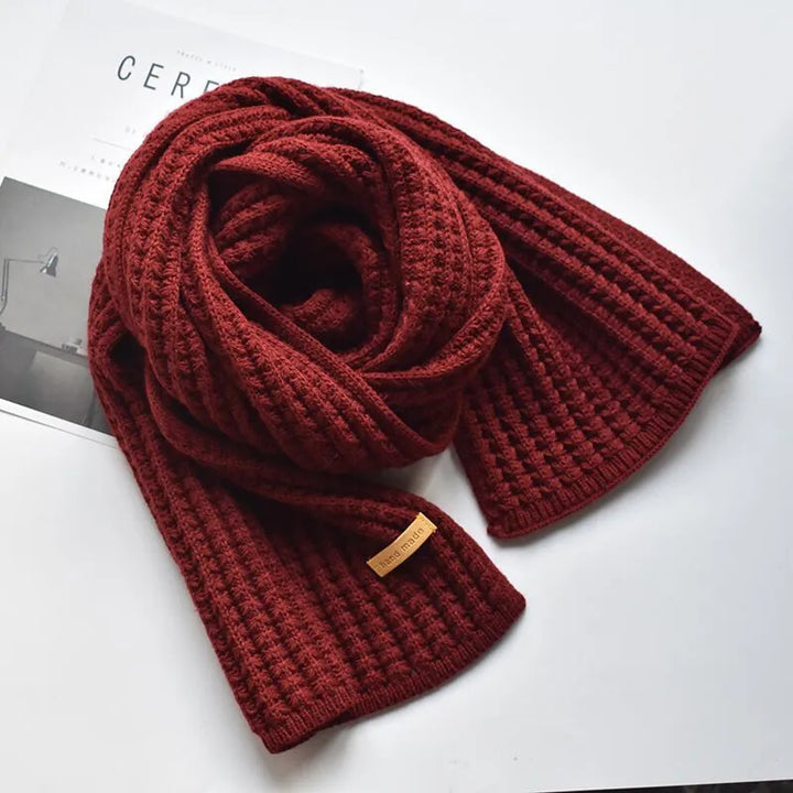 Strickschal aus Wolle mit dicker Struktur und großzügiger Länge