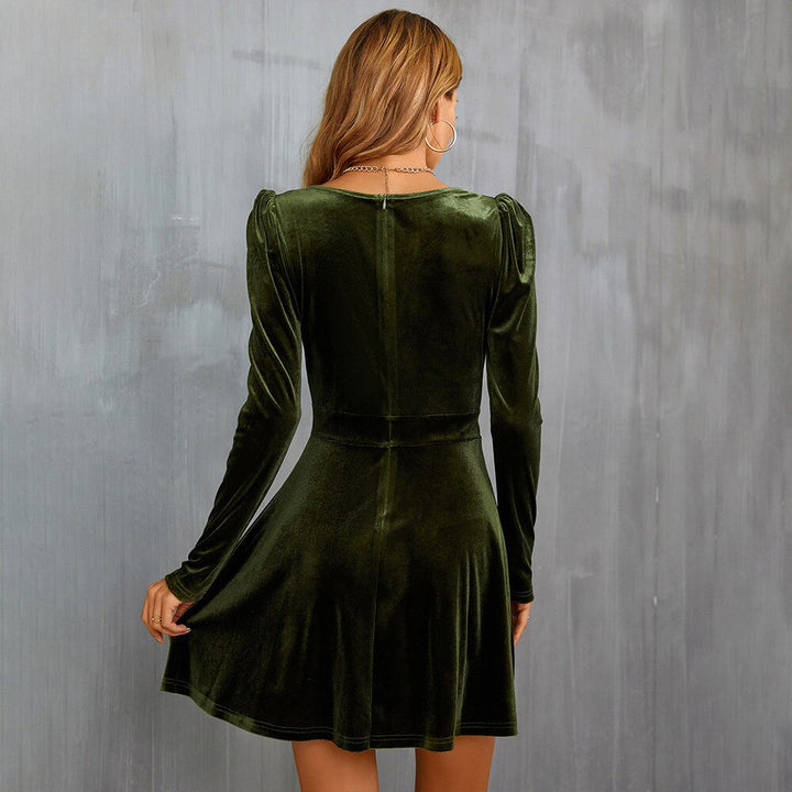 W&W Mode - Samtkleid mit V-Ausschnitt In Farbe Grün