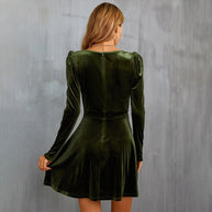 WW - Samtkleid mit V-Ausschnitt In Farbe Grün