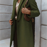 Wollmantel mit Revers und Knopf