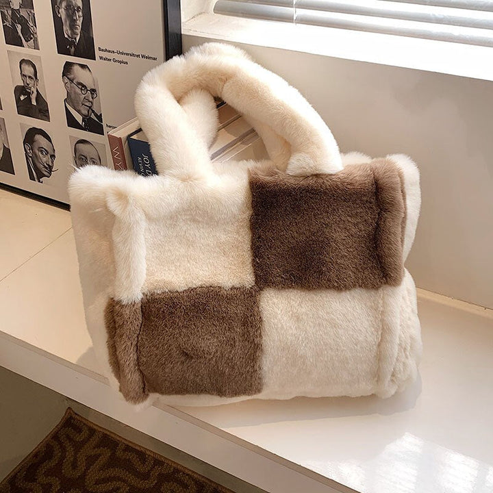 W&W Mode | Pipe Plush Handtasche - Eine bequeme und winterliche Damenhandtasche