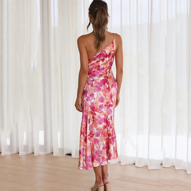 Schulternahes Kleid mit Blumenmuster
